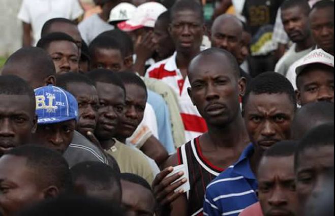 Riqueza produzida por Angola não sobra para distribuir pela população até 2017