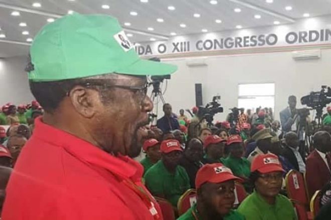 Samakuva ataca Eduardo dos Santos e fala em fim de ciclo para MPLA