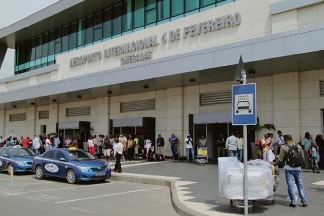 AGT apreendeu quase 50 mil dólares no Aeroporto 4 de Fevereiro, detidos por três angolanas