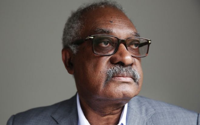 Foi mais difícil convencer José Eduardo a aceitar ser Presidente de Angola