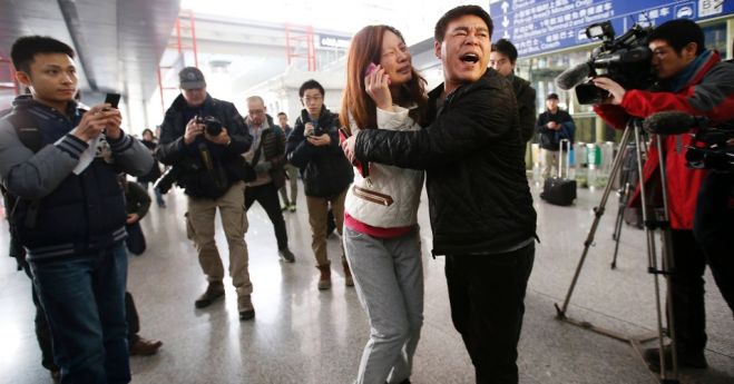 Avião da Malaysia Airlines "despenhou-se e não há sobreviventes"