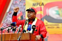 João Lourenço diz a adversários que têm de treinar, se querem "marcar golo" nas eleições