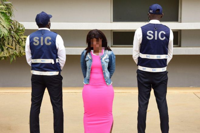 Jovem “Diabólica Milionária” detida por promover prostituição no Club noturno Coleguinhas em Luanda