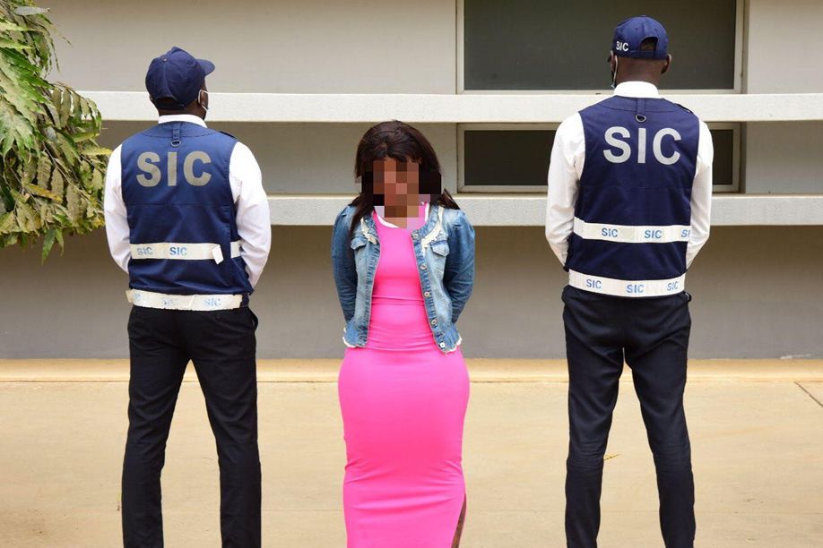 Jovem “Diabólica Milionária” detida por promover prostituição no Club noturno Coleguinhas em Luanda
