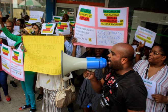 Pais da Escola Portuguesa de Luanda exigem "transparência" nas contas