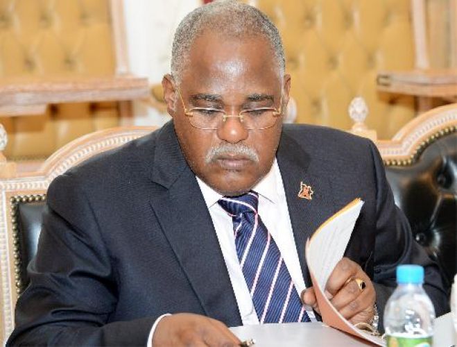 Angola possui 3.541 médicos e 34.300 enfermeiros - Ministro da Saúde