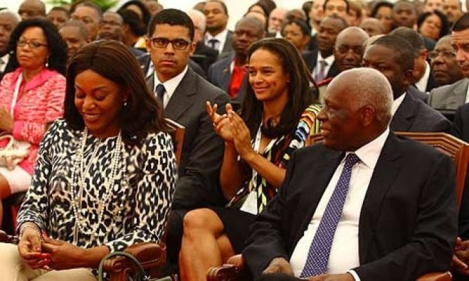 O modo como José Eduardo dos Santos promove família "é claro sinal de força"