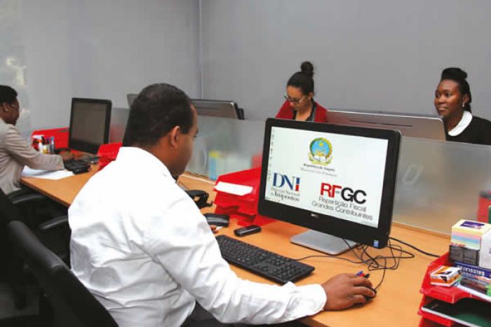 Angola “simplifica” processos administrativos para "combater corrupção" nos serviços públicos