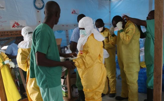 Angola passa a risco “moderado a alto” de infeção por Ébola