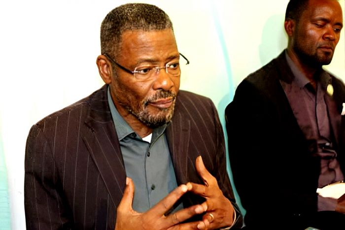 BD promete afastar, em 2027, "a elite política que trava a democratização do País desde 1975"