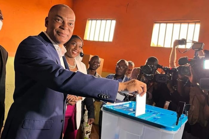 Candidato da UNITA Adalberto Costa Júnior já votou e critica processo