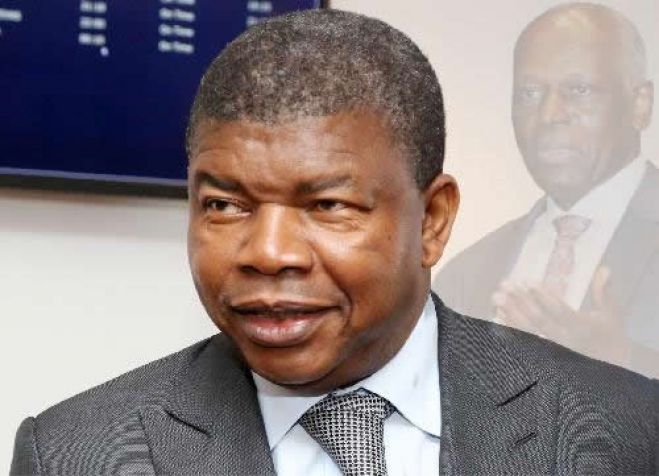 Eduardo dos Santos caminha para a reeleição, Lourenço ganha força como sucessor