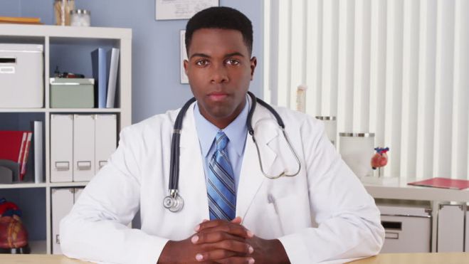 Angola conta com 6.400 médicos para uma população de 28 milhões de habitantes