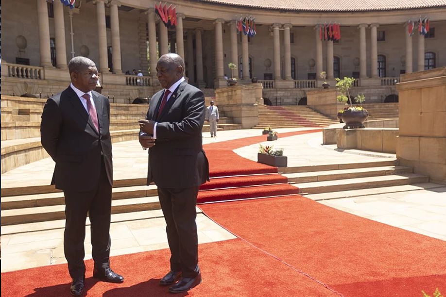 João Lourenço insta África do Sul a encontrar solução regional para crise em Moçambique