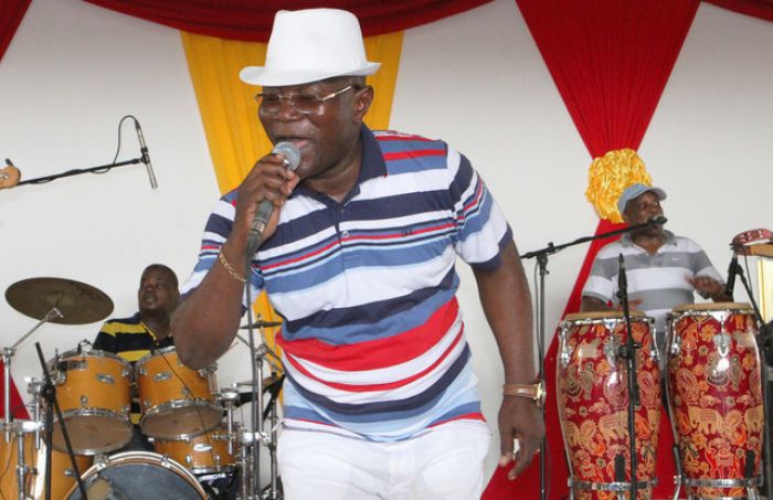 Dom Caetano: Contra "lixo" musical, defende comissão de avaliação para corrigir o que está a ser mal feito