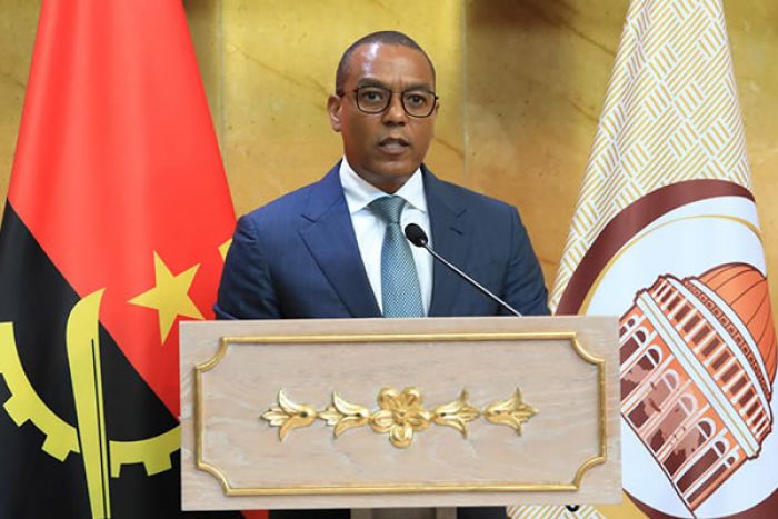 Estratégia de Endividamento do país é pública - Ministro de Estado