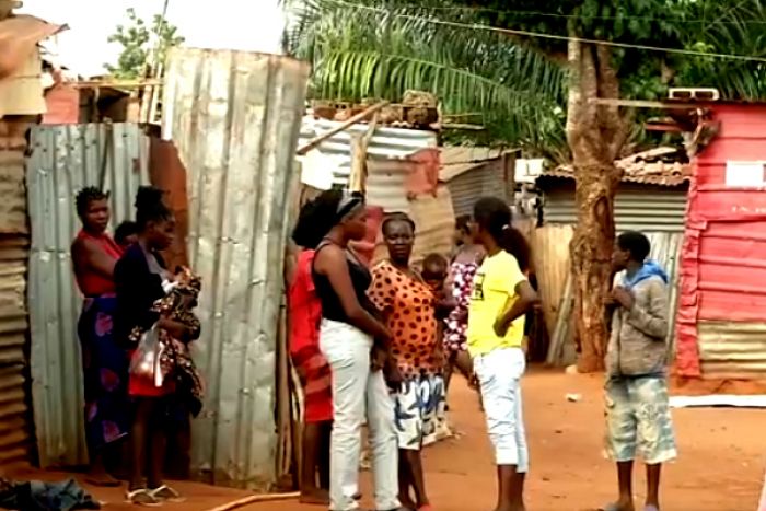 Penúria no Zango de "lata" suportada com drogas e prostituição