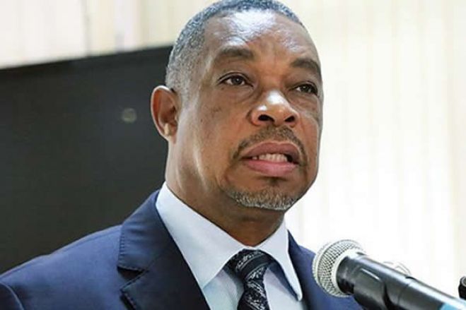 Ministro do Interior desencoraja uso da força na passagem de ano