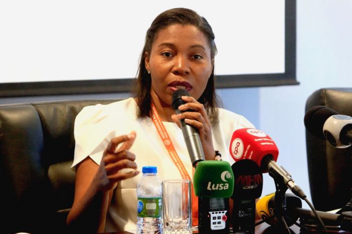 Trabalhadores angolanos passam a descontar a partir do salário líquido - Governo