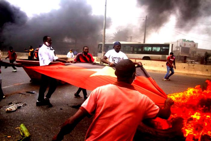 Protestos na rua apertam João Lourenço