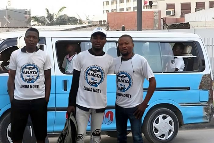 Taxistas angolanos anunciam paralisação de três dias contra aumento do combustível
