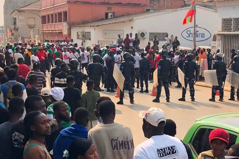 Analistas condenam ação policial no Uíge e alertam para riscos à democracia em Angola