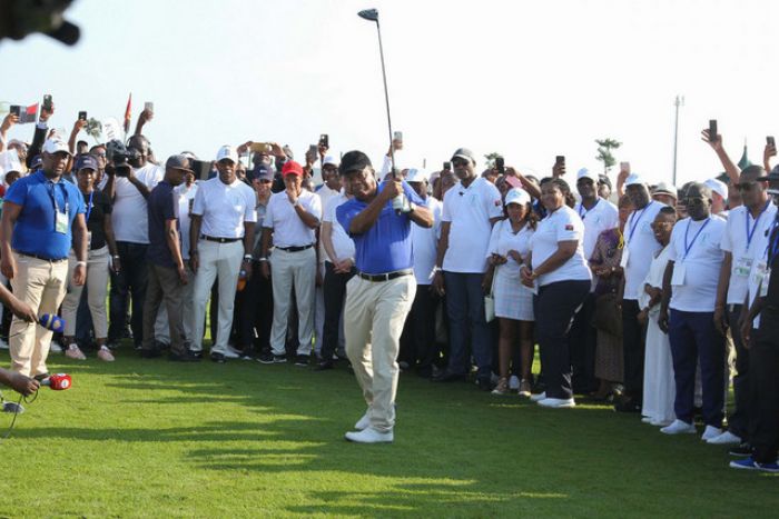 Golfe: João Lourenço abre "Presidential Golf Day" com tacada rasteira