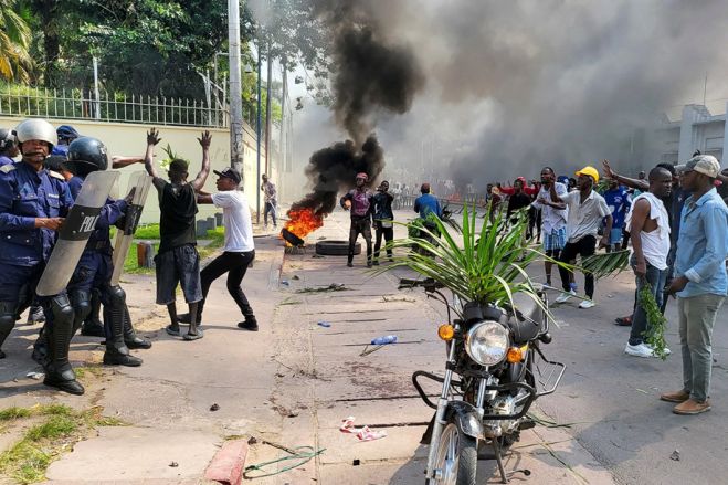 Embaixadas atacadas na RDCongo, ONU alerta para risco de mortes por fome em Goma