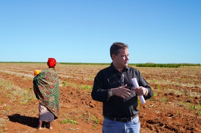 Proposta de cooperação agrícola prevê concessão de terras aráveis em Angola ao Brasil