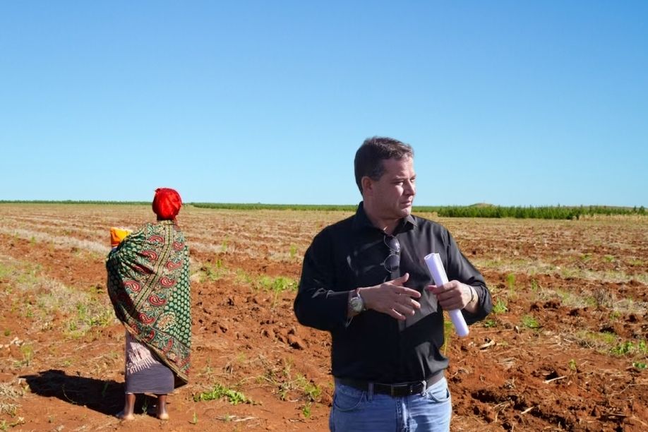 Proposta de cooperação agrícola prevê concessão de terras aráveis em Angola ao Brasil