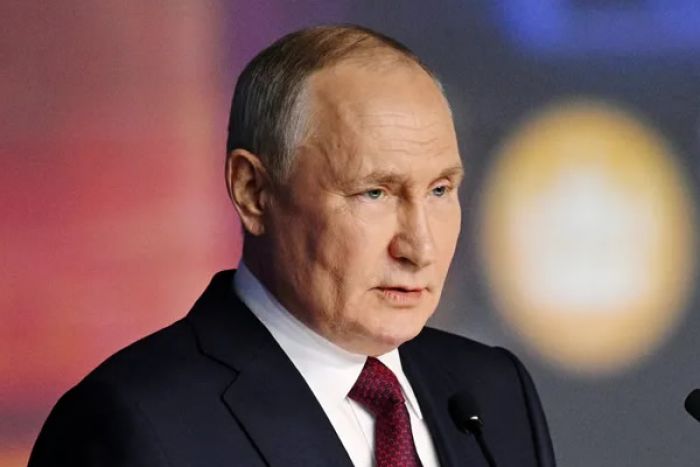 Putin diz que enfrenta 'facada nas costas' e promete punir traidores das Forças Armadas