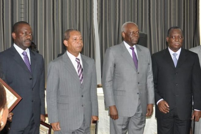 Manuel Vicente e generais Kopelipa e Dino acusados de “facturarem” mais de 950 milhões de dólares só com a venda ilícita da Vida Pacífica