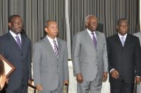 Manuel Vicente e generais Kopelipa e Dino acusados de “facturarem” mais de 950 milhões de dólares só com a venda ilícita da Vida Pacífica