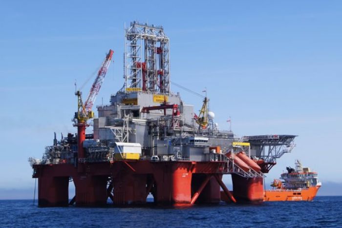 Angola contraria OPEP e vê produção petrolífera a crescer ligeiramente em março