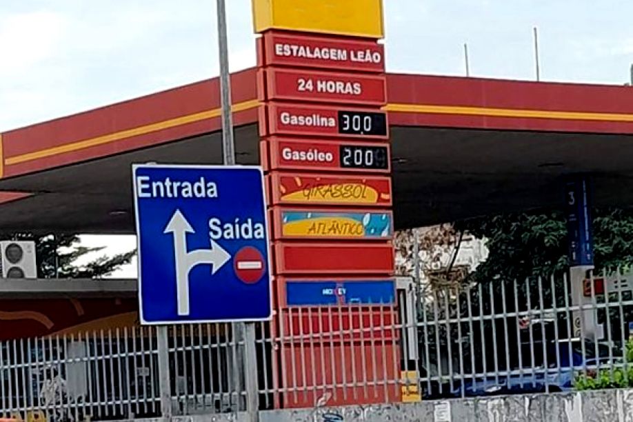 Preço do combustível em Angola "é a principal variável" que leva ao contrabando