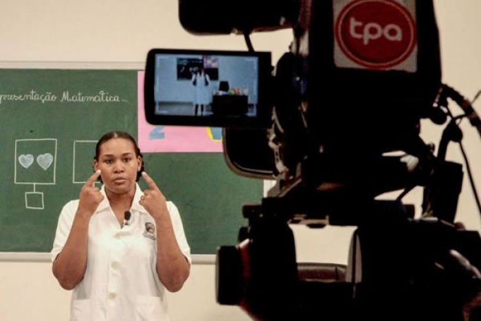 Professores da telescola ultrapassaram “o frio e o medo” e elogiam iniciativa do Governo