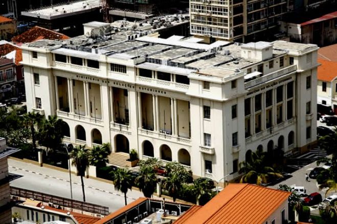 Ministério das Relações Exteriores de Angola suspende admissão e promoção de funcionários