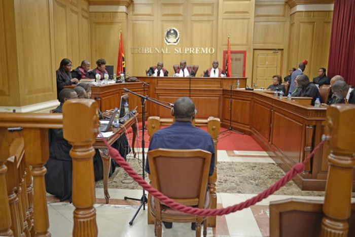 Declarações de Augusto Tomás no tribunal vistas como "encenação"