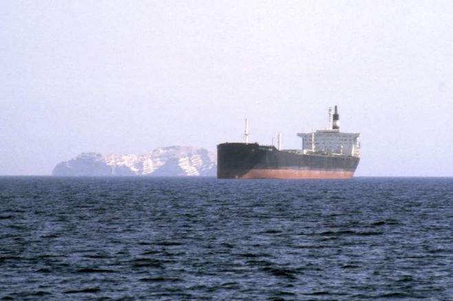 Forças iranianas impedem passagem de petroleiros do Botswana e de Angola no Estreito de Ormuz