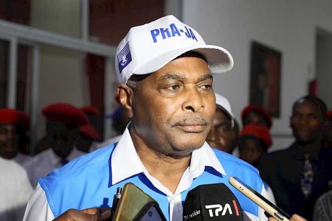 Abel Chivukuvuku anuncia candidatura à presidência do PRA-JA Servir Angola