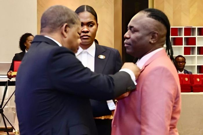 João Lourenço acusado de usar medalhas como propaganda