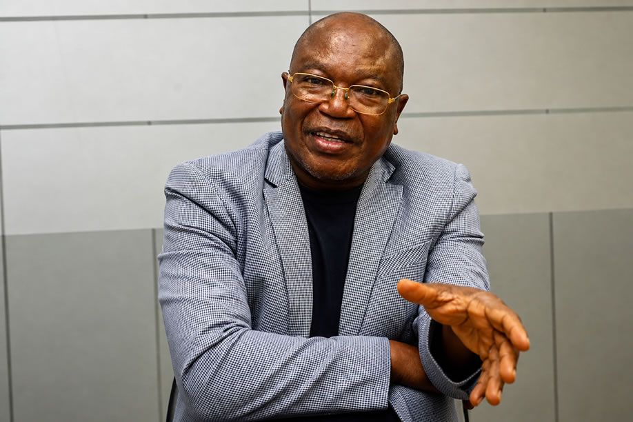 Sérgio Raimundo acusa Constituição de 2010 de alimentar corrupção em Angola
