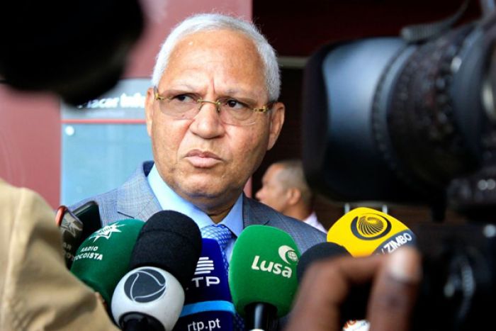 Ministro Manuel Tavares irritado com director do Instituto Nacional de Habitação