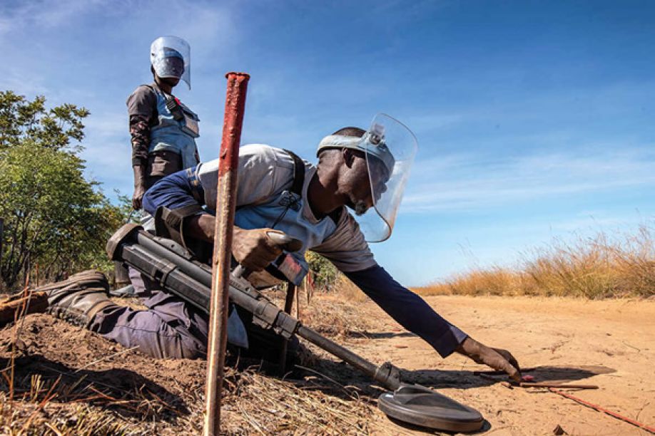 Análise dos custos humanos e ambientais dos projetos de infraestruturas de Angola