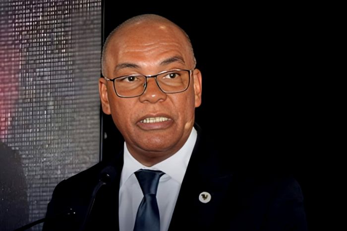 Líder da UNITA diz que campanha dirigida tenta vender ideia que partido foi comprado