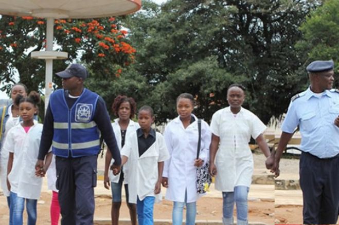 Governo angolano vai ouvir organizações e sindicatos sobre reabertura das escolas