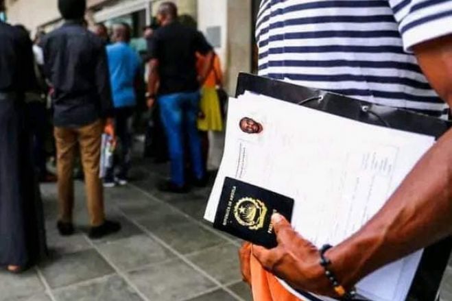 Êxodo de jovens angolanos para Portugal e outros destinos resulta da “desgovernação” do país – socióloga