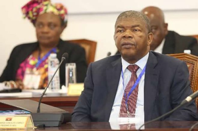 Ascensão de João Lourenço encerra "bicefalia" no poder em Angola