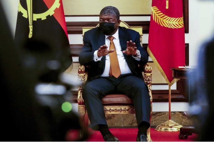 Início de mandato marcado por "braço de ferro judicial com Portugal - João Lourenço