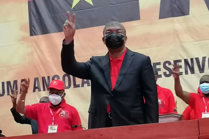 João Lourenço quer "vitória retumbante" nas eleições do próximo ano